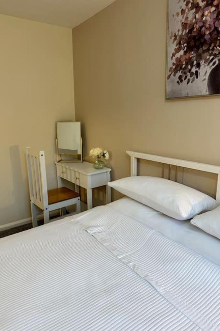 Stylish 2 Bedrooms Flat In A Quiet Cul-De-Sac Area, Near Sheffield City Centre With Free Parking Exterior foto